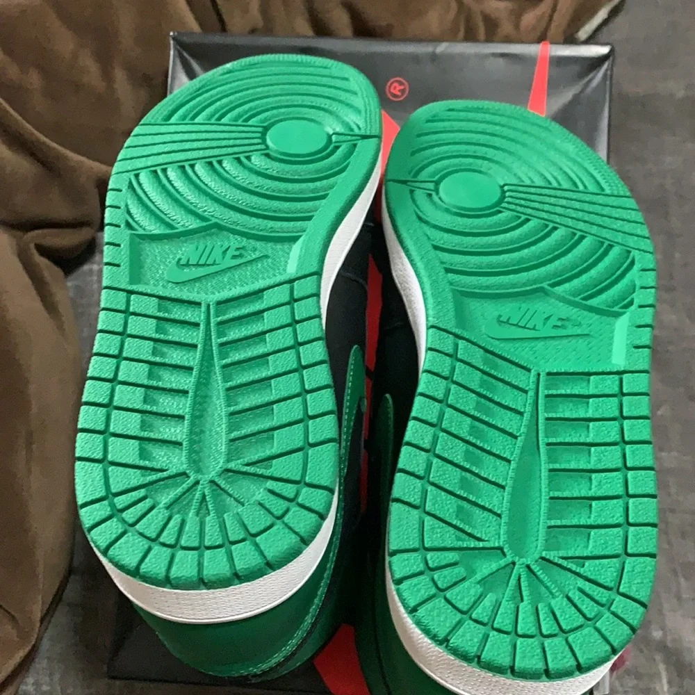 Air Jordan 1 Retro High - Picture 10 of 11